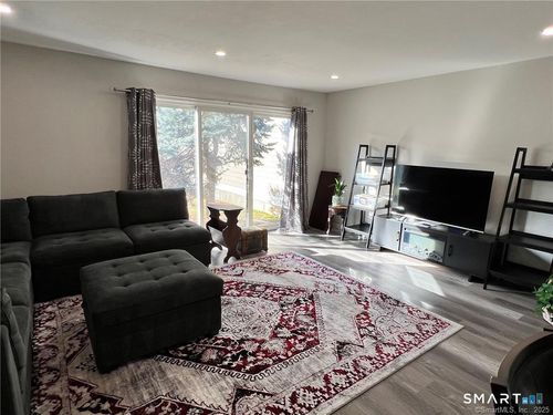 47-47 Olcott Way, Ridgefield, CT, 06877-3933 | Card Image