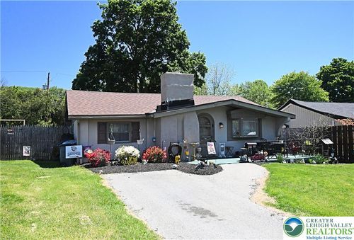 910 Fernwood St, EMMAUS, PA, 18049-3213 | Card Image
