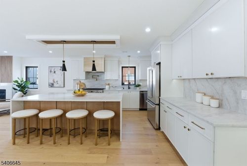 7 Willow St, Millburn, NJ, 07041-1112 | Card Image