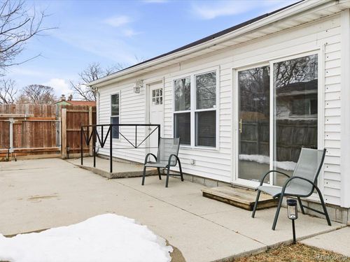 1218 Center Ave, Port Huron, MI, 48060-6677 | Card Image