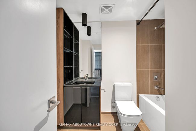 5210 - 70 Temperance St, Condo with 1 bedrooms, 1 bathrooms and null parking in Toronto ON | Image 11