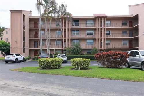 101-7220 Lake Circle Dr, Margate, FL, 33063-4872 | Card Image