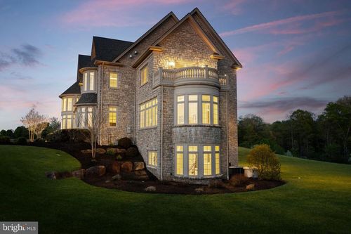 10 Stonebridge Crossing Rd, Newtown, PA, 18940-2738 | Card Image