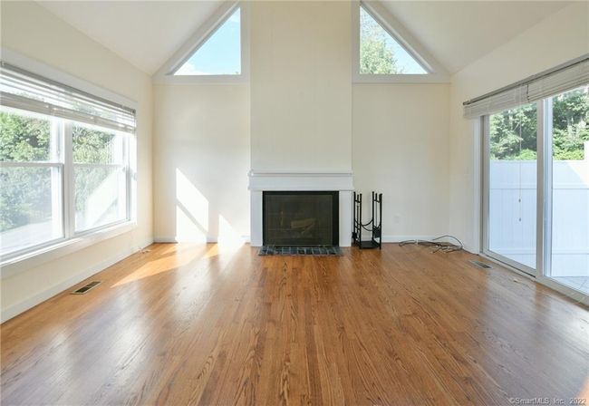 Living Room | Image 17