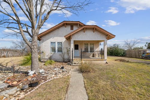 401 S Love Ave, Florence, TX, 76527-4039 | Card Image