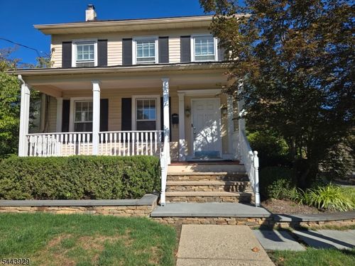 18 E Main St, Mendham, NJ, 07945-1542 | Card Image