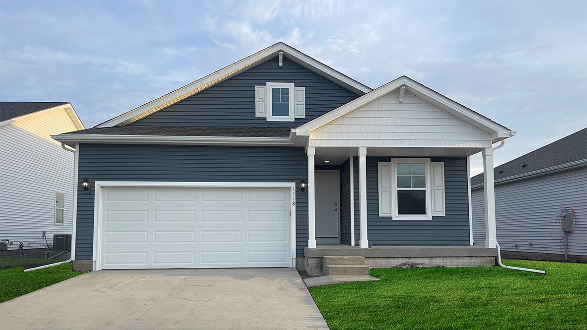 10th Ave, Altoona, IA 50009