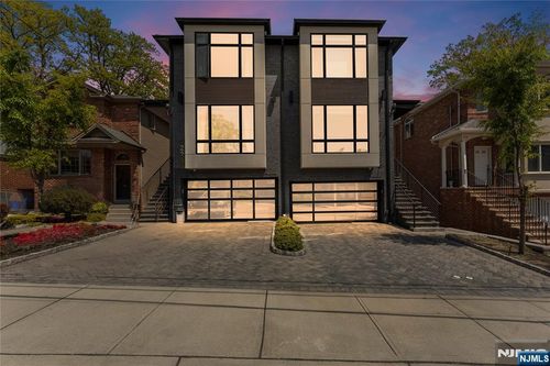 225 Slocum Way, Fort Lee, NJ, 07024-5305 | Card Image