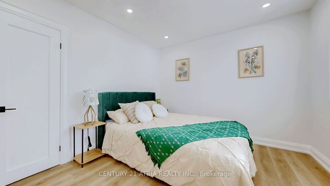 24 Collins Cres, House other with 5 bedrooms, 3 bathrooms and 6 parking in Aurora ON | Image 14