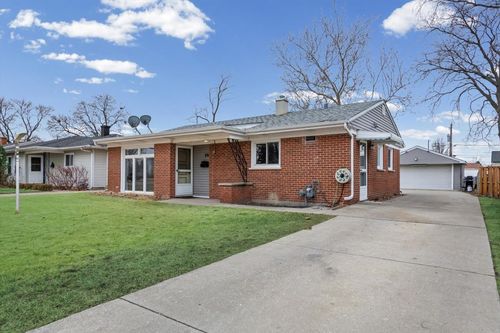 88 W Wayne Pl, Wheeling, IL, 60090-4632 | Card Image