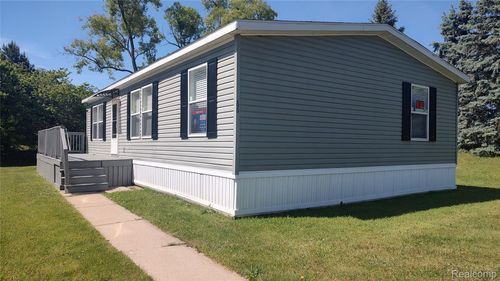 66 Grey Fox Ct, Grand Blanc, MI, 48439-8176 | Card Image