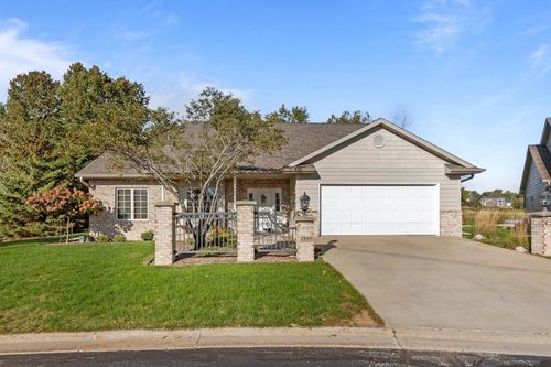 3889 N Crosscreek Circle, GRAND CHUTE, WI, 54913 | Card Image
