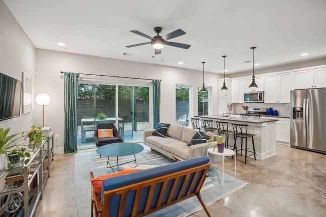 UNIT-2 - 1410 E 2 Nd St, House other with 2 bedrooms, 3 bathrooms and 1 parking in Austin TX | Image 4