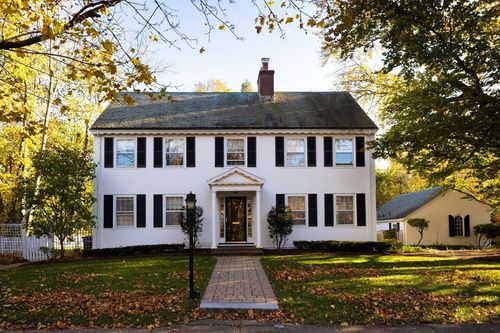 138 Waban Ave, Waban, MA, 02468-2111 | Card Image