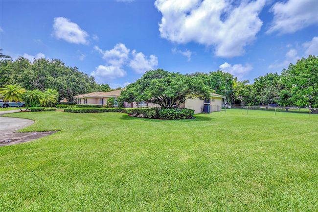 11000 Sw 75 Th Ct, House other with 5 bedrooms, 3 bathrooms and null parking in Pinecrest FL | Image 50