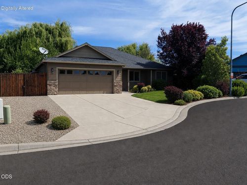 3272 Nellie Ettinger Ln, Medford, OR, 97504-4947 | Card Image