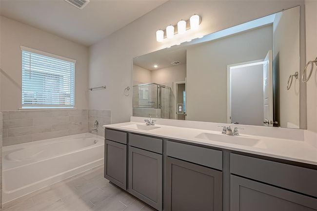 27335 Axis Deer Trl, House other with 3 bedrooms, 3 bathrooms and 2 parking in Magnolia TX | Image 14