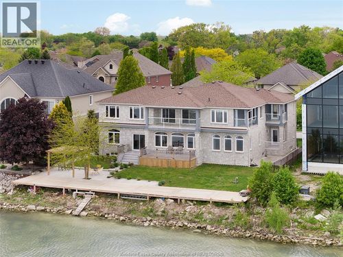 300 Shoreview Cir, Windsor, ON, N8P1M7 | Card Image