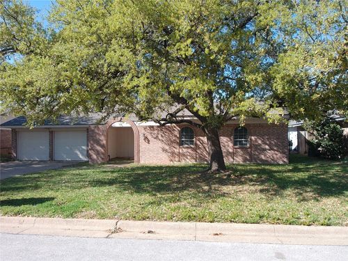 1713 Princeton Dr, Arlington, TX, 76015-1325 | Card Image