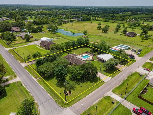 15631 Fir Rd, Santa Fe, TX, 77517-2713 | Card Image