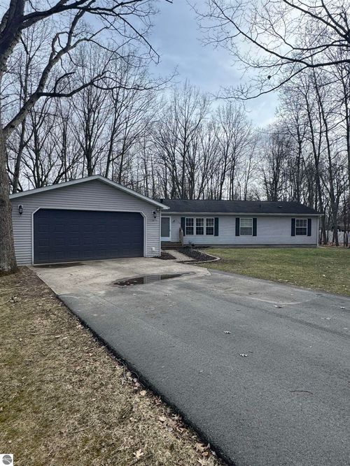 2006 Duquesa Ct, Lake Isabella, MI, 48893-8825 | Card Image