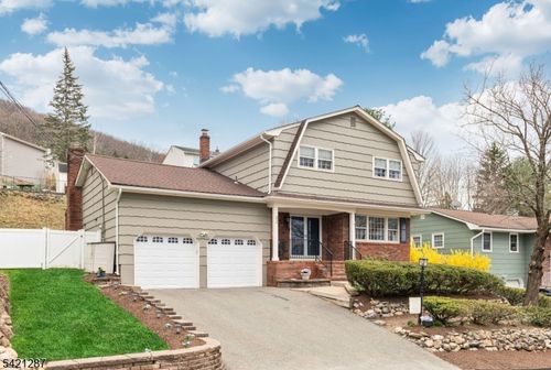 32 Schirra Dr, Wanaque, NJ, 07465-1036 | Card Image