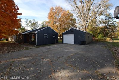 Plenty of parking in this driveway. | Image 2