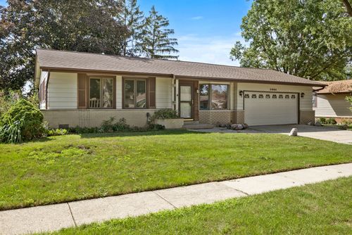 1086 Hickory Ln, Elk Grove Village, IL, 60007-4555 | Card Image