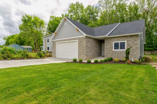 323 E Arlington St, Bangor, MI, 49013-9486 | Card Image