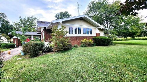 173 N 7 Hwy, Girard, KS, 66743-9400 | Card Image
