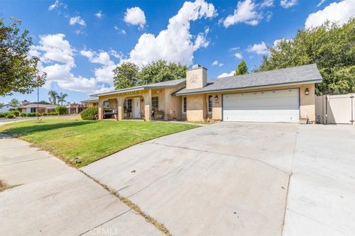 1423 W Hoffer St, Banning, CA, 92220-1834 | Card Image