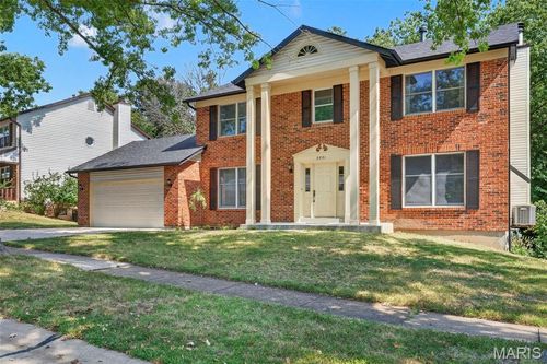 2851 Spring Water Dr, Saint Louis, MO, 63129-5732 | Card Image