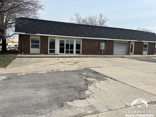 2852 Four Wheel Dr, Lawrence, KS, 66047-3142 | Card Image