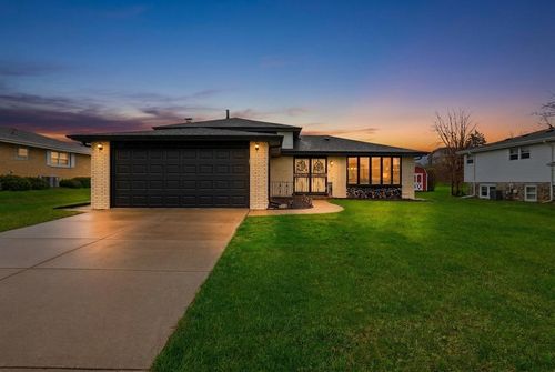 9S315 Cumnor Rd, Downers Grove, IL, 60516-5011 | Card Image