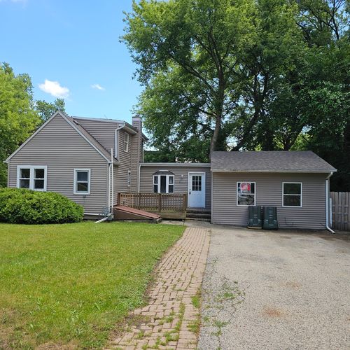 611 Golfview Dr, Round Lake Beach, IL, 60073-1712 | Card Image
