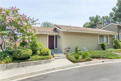 576 Calle De Las Ovejas, Oak Park, CA, 91377-3715 | Card Image