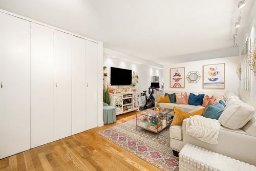 c404-370 E 76th St, New York, NY, 10021-0280 | Card Image