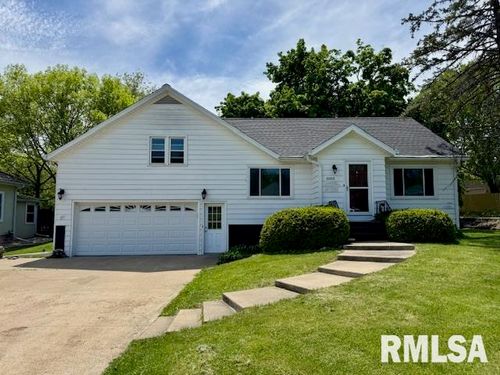 1003 16th Ave N, Clinton, IA, 52732-2817 | Card Image