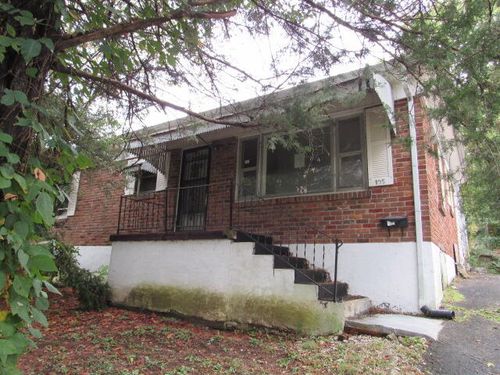 105 Marlowe Ct, Frankfort, KY, 40601-3007 | Card Image