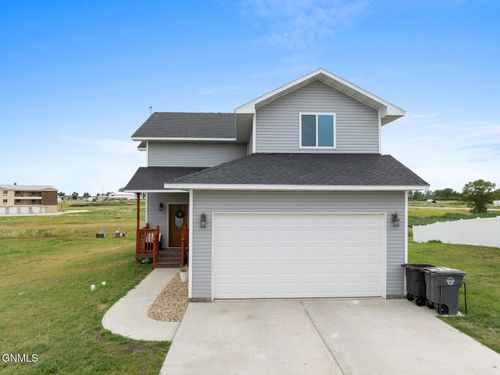 120 Adeline Dr, Stanley, ND, 58784-5007 | Card Image