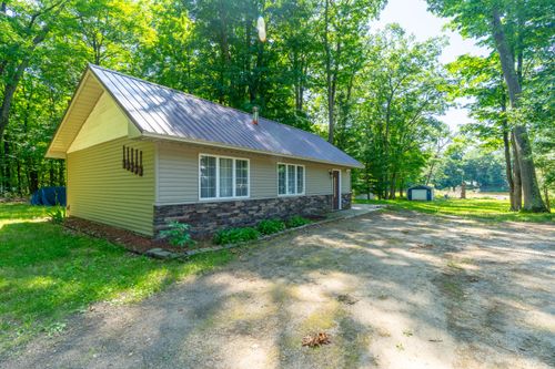 11901 187th Ave, Stanwood, MI, 49346-8802 | Card Image