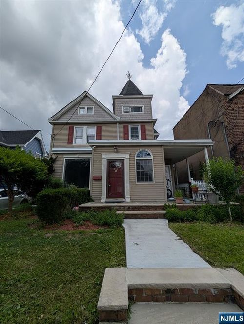 234 3rd Ave, Westwood, NJ, 07675-2106 | Card Image
