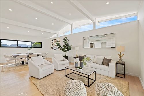 2414 Las Positas Rd, Glendale, CA, 91208-2317 | Card Image