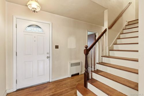 208 Weyford Ter, Garden City, NY, 11530-1117 | Card Image