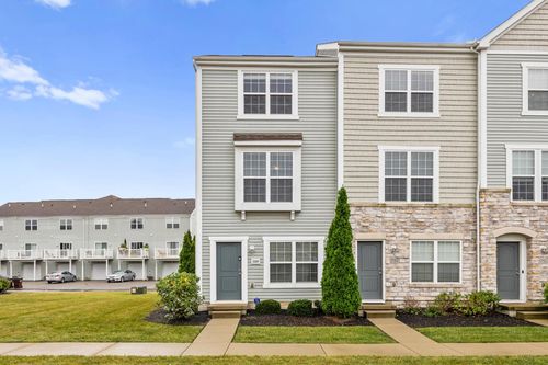 5749 Passage Creek Dr, Dublin, OH, 43016-1665 | Card Image