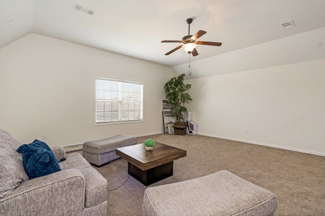 Great Area to gather friends and family! | Image 22