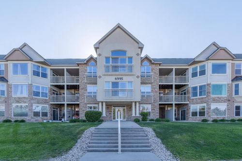 b06-6995 S Riverwood Boulevard S, Franklin, WI, 53132 | Card Image