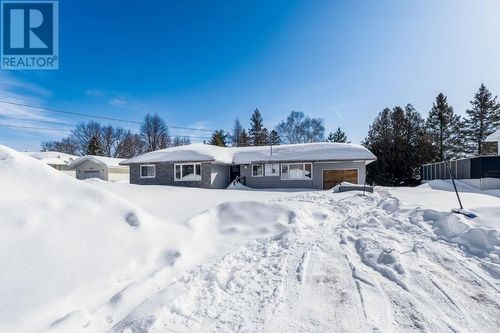 3612 Suzanne St, Val Caron, ON, P3N1H1 | Card Image