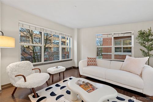 unit-207-413 Ne 70th St, Seattle, WA, 98115-5483 | Card Image