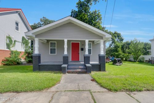 915 Elm St, New Bern, NC, 28560-4785 | Card Image